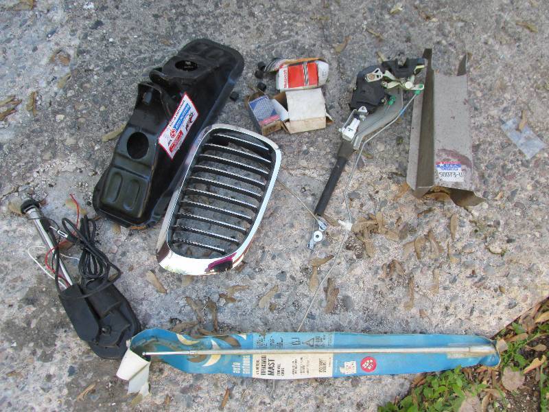Lot of assorted car and truck parts...