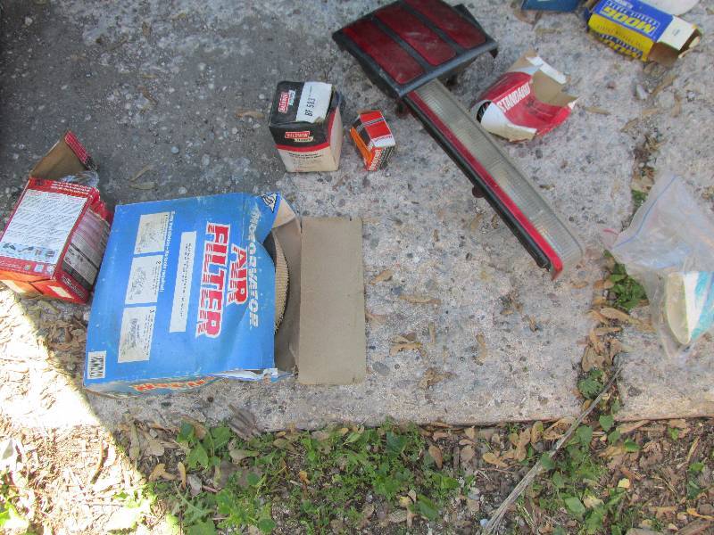 Lot of assorted car and truck parts...
