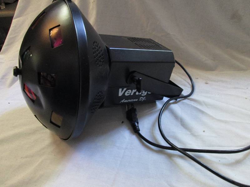 lot 4 image: Vertigo American DJ colored stobe l...
