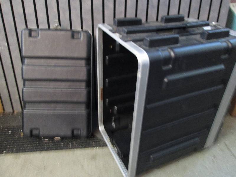 lot 15 image: Skd Dj equipment travel case, opens...