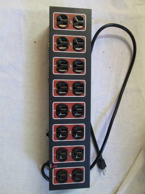 lot 16 image: Light Copilot American Dj, 16 plug ...