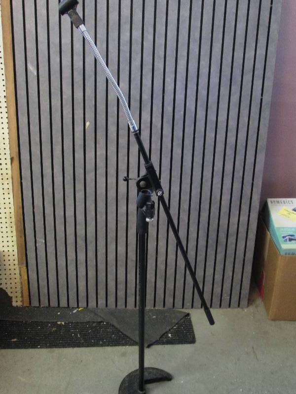 lot 18 image: K & M ultimate 3 - mic microphone s...