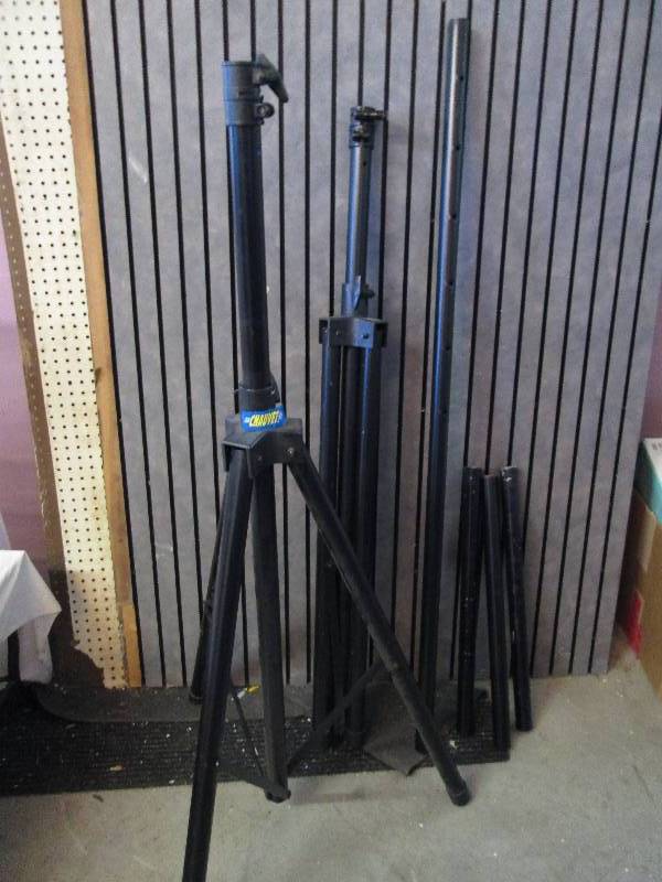lot 21 image: 2 chauvet llight stands with extens...