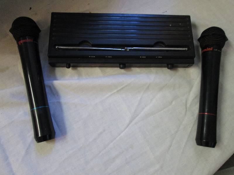 lot 22 image: gemini VHF high band wireless recei...