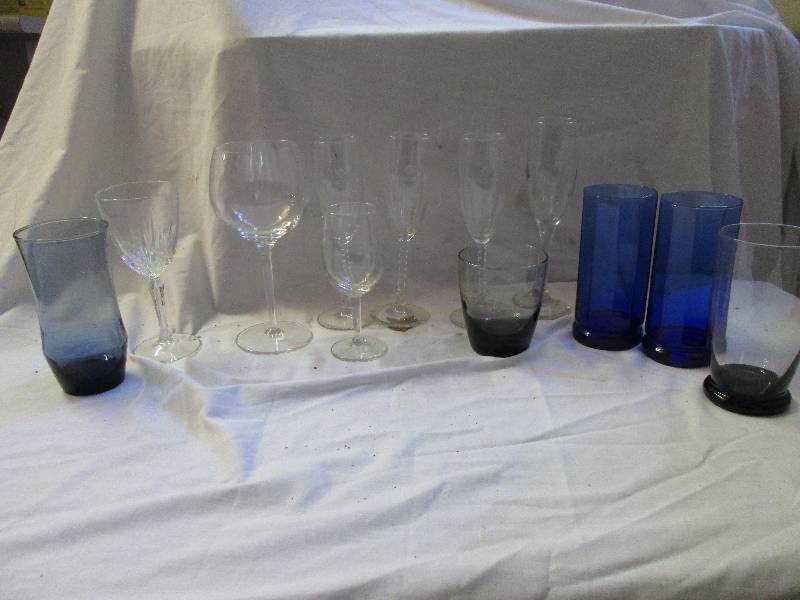lot 28 image: lot of decorative wine and champane...