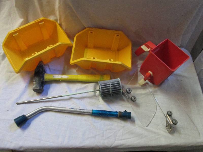 lot 39 image: Lot of tools, hammer, bins, paint m...