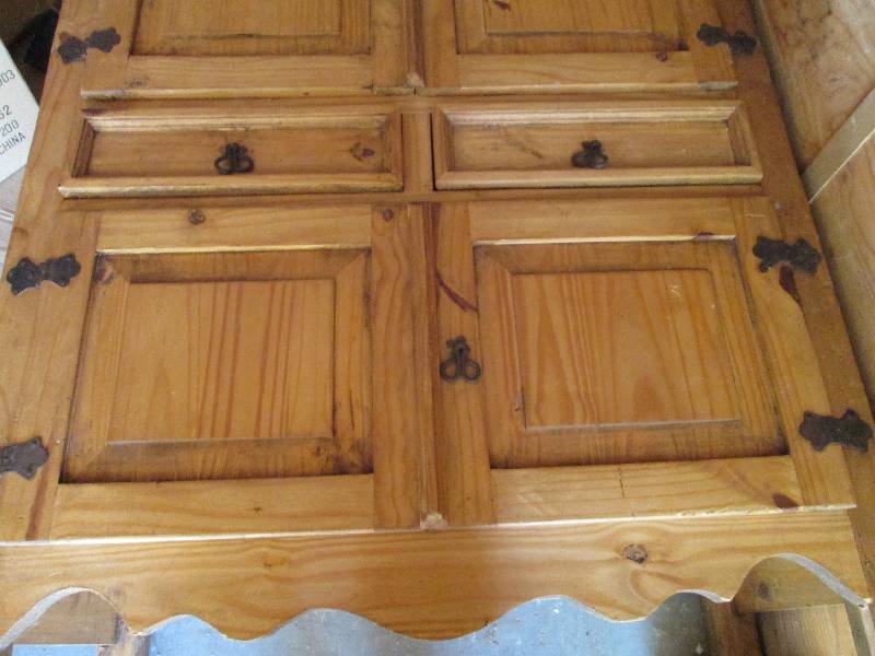 lot 40 image: Solid thick wood entertainment hold...