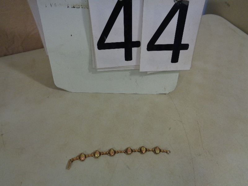 lot 44 image: Black Hills Gold Bracelet