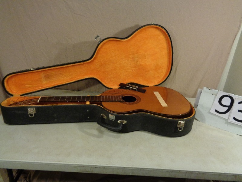 lot 93 image: Sonoro Concert Guitar and Case