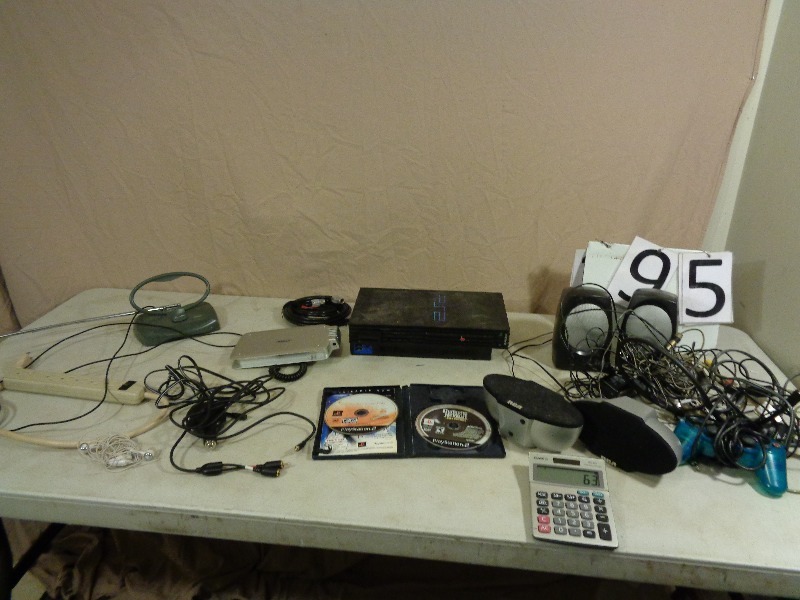 lot 95 image: Lot of Assorted Electronics