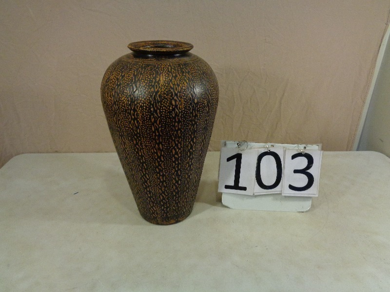 lot 103 image: Large Vase