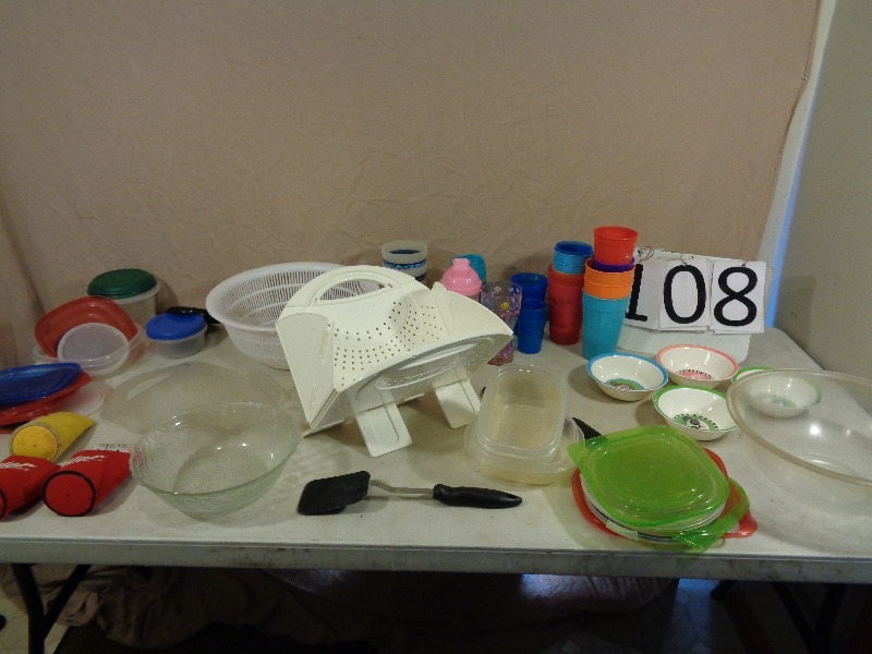 lot 108 image: Kitchen Items
