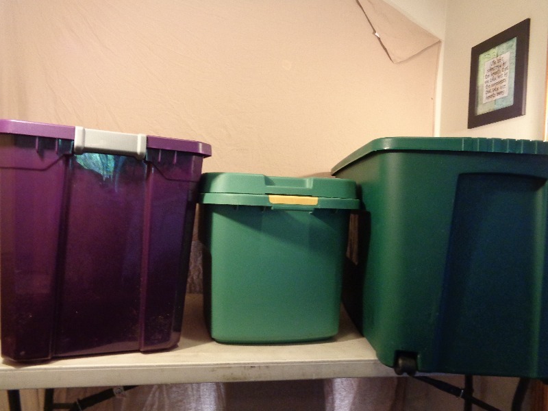 lot 123 image: 3 Assorted Totes with Lids