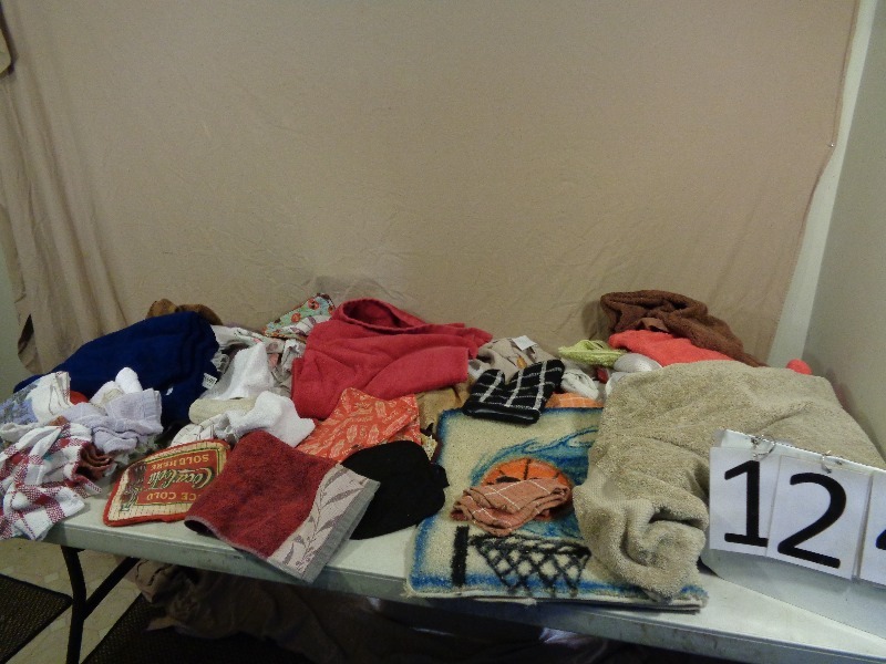 lot 124 image: Assorted Towels