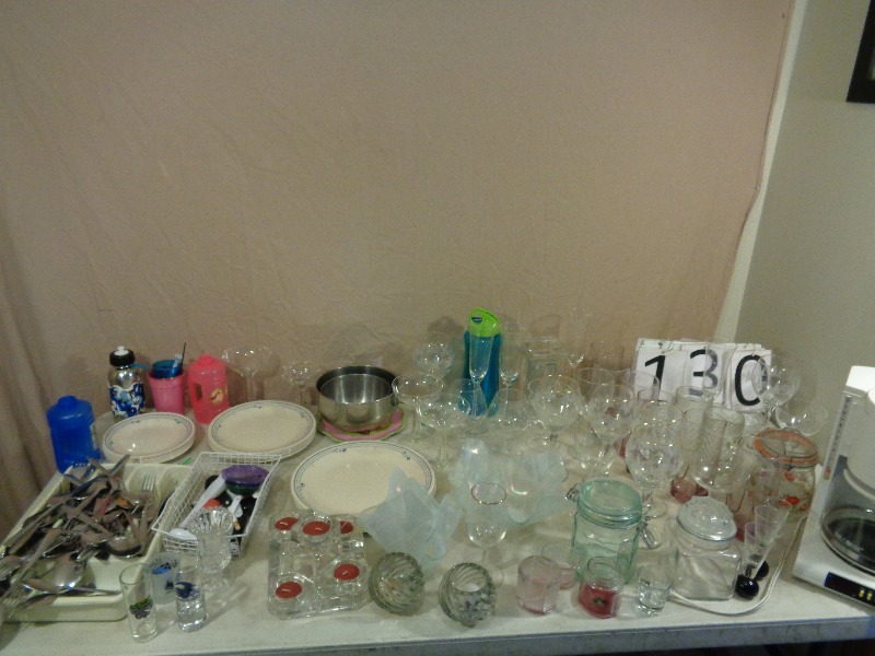 lot 130 image: Kitchen Items