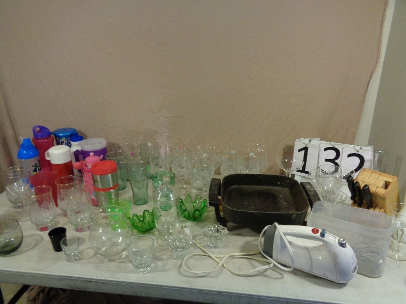 lot 132 image: Kitchen Items