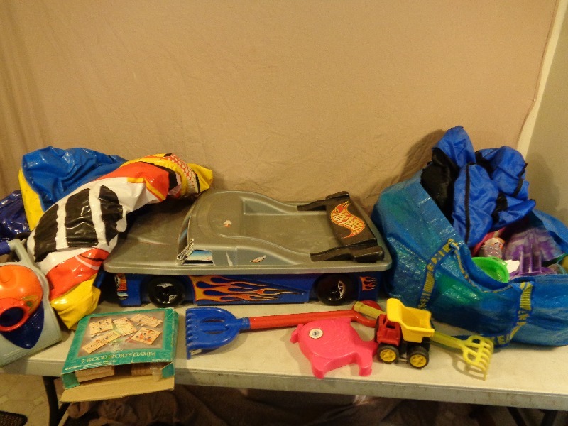 lot 142 image: Kids Toys