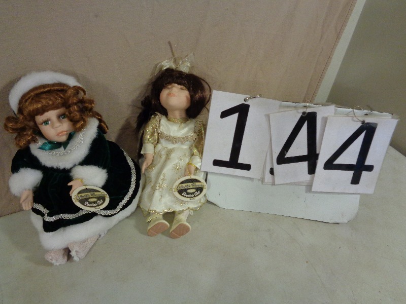 lot 144 image: Music Box Porcelian Dolls