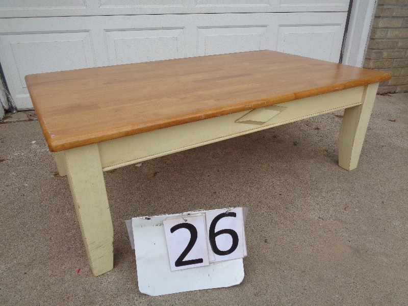 lot 26 image: Coffee Table