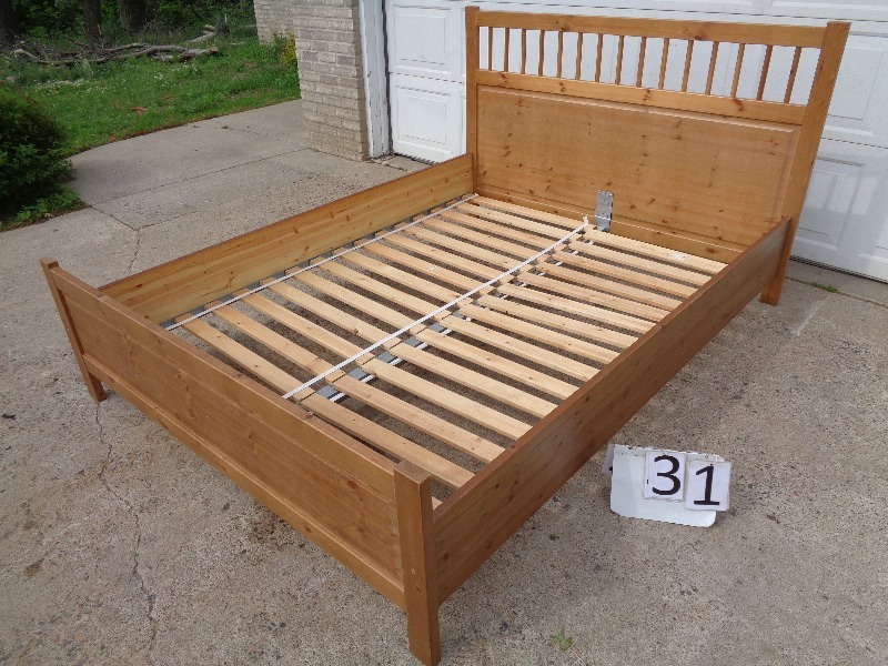 lot 31 image: Queen Wood Bed