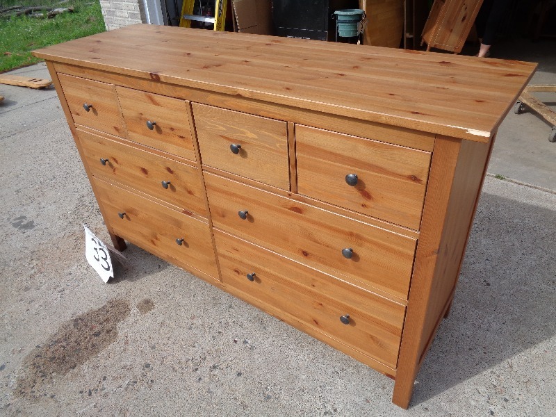lot 33 image: Dresser