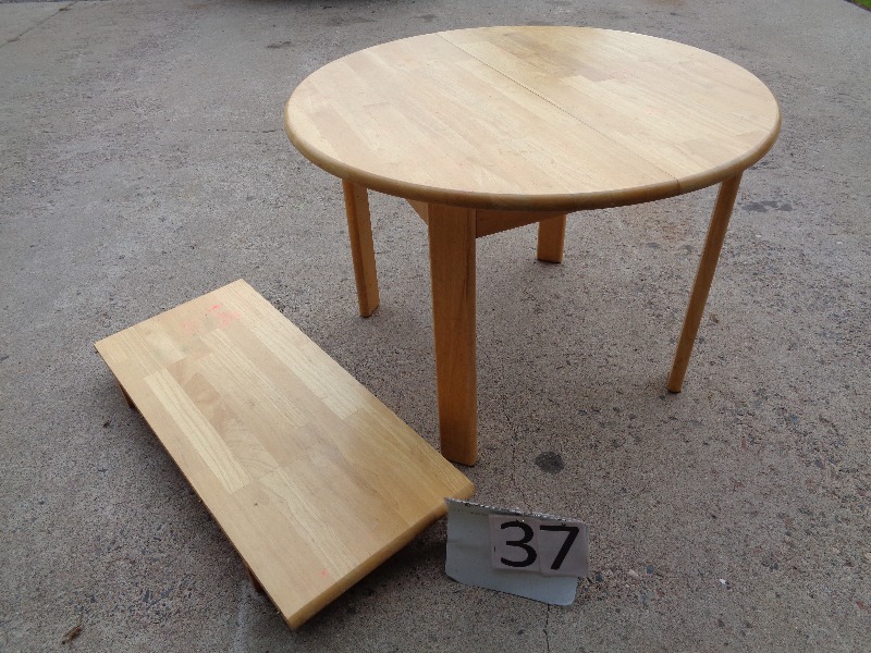 lot 37 image: Kitchen Table