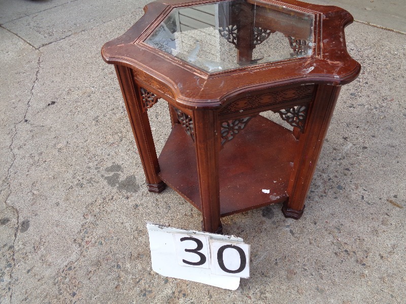 lot 30 image: Decorative Trim End Table