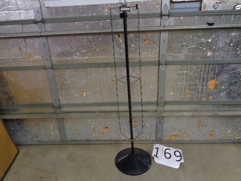 lot 169 image: Metal Chip Clip Merchandise Rack