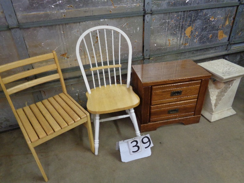 lot 39 image: Lot of Assorted Furniture