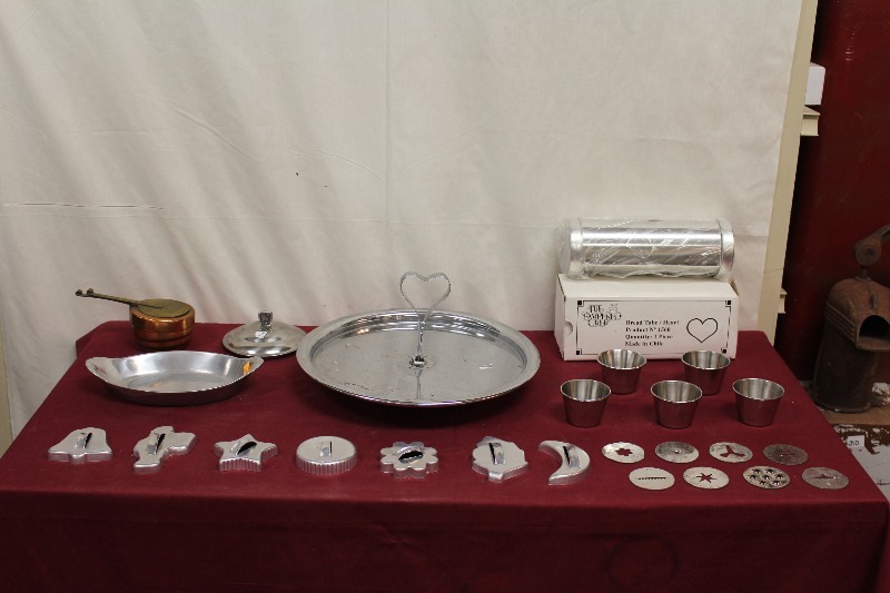 Lot of Kitchen Ware