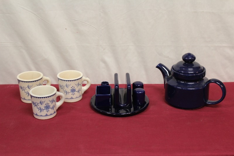 Lot of Kitchen Ware