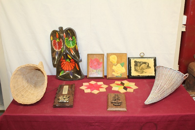 Lot of Wall Decorations