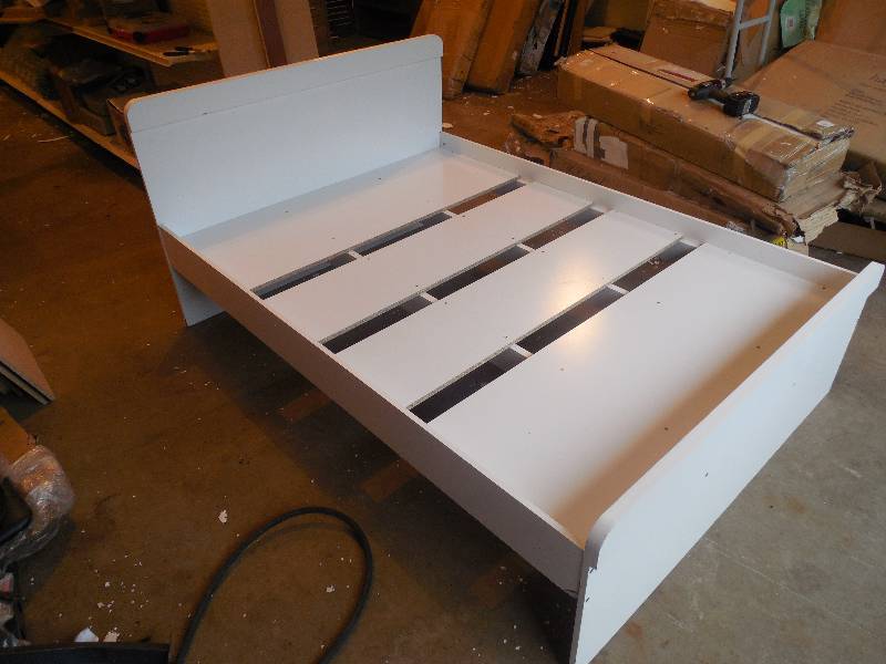 lot 11 image: Full Bed Frame - White