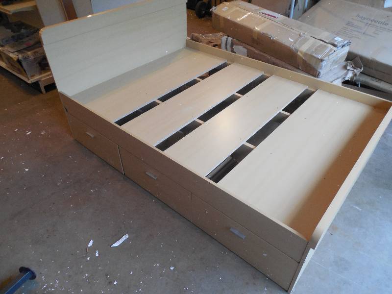 lot 12 image: Full Bennet Bed with 3 Storage Drawers - Maple
