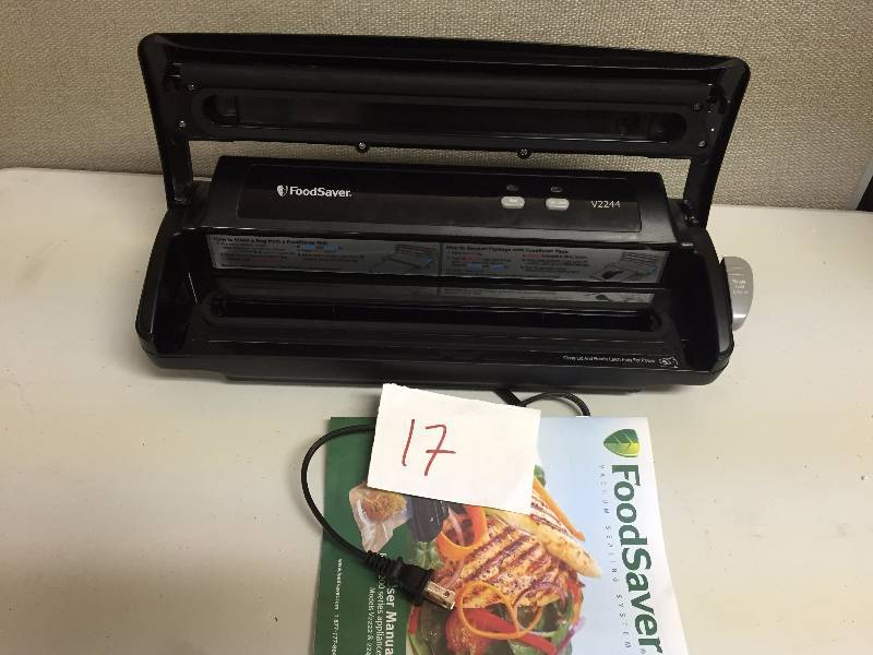 lot 17 image: Foodsaver Vacuum Sealer
