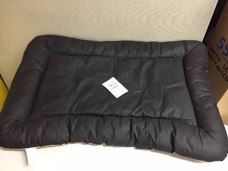 lot 27 image: Pet Bed