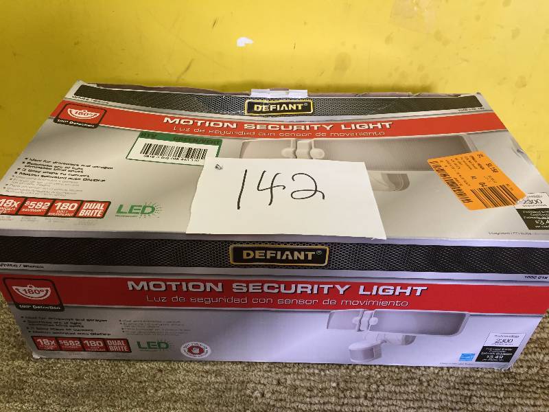 lot 142 image: Defiant Motion Security Light