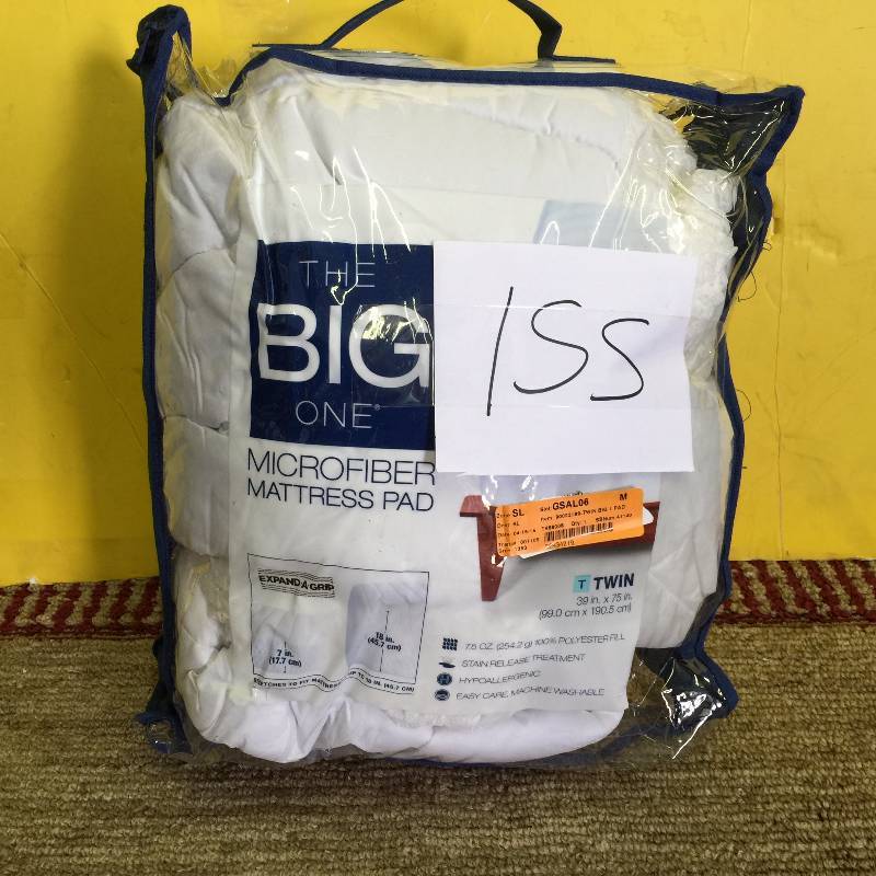 lot 155 image: The Big One Microfiber Mattress Pad