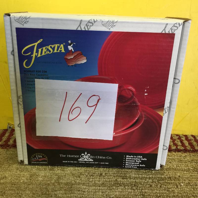 lot 169 image: Fiesta Plate setting 4 pcs Red