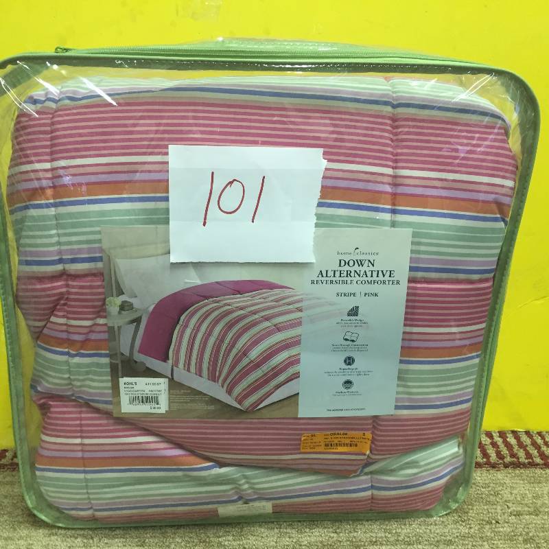 lot 101 image: Twin Down Alternative Reversible Comforter
