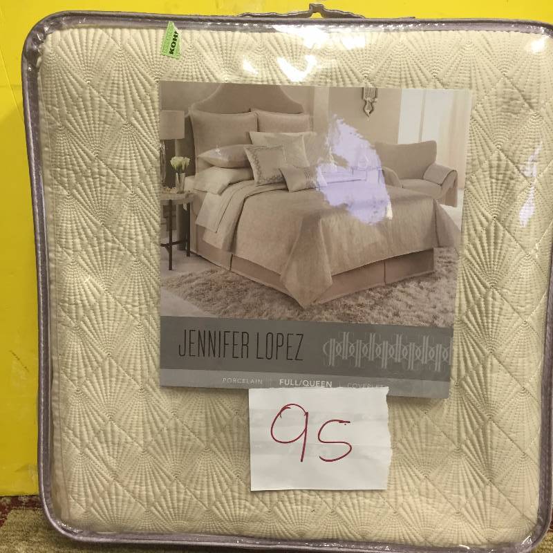 lot 95 image: Jennifer Lopez FQ Coverlet