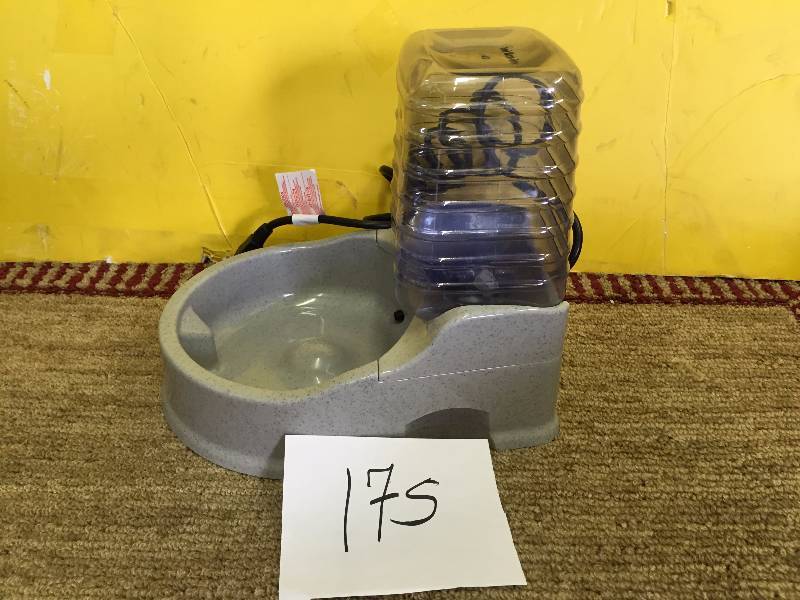 lot 175 image: K&H Cleanflow Pet Water Dispenser