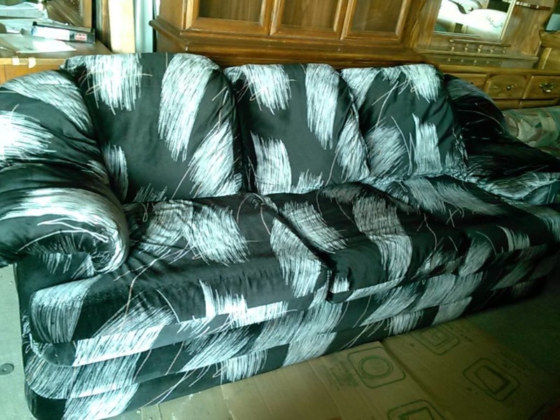 Awesome High End Washington Furniture Living Room Set Used In Model Home Jsa Onine Auction Services New Furniture Model Home Furniture Vintage Furniture And Small Appliance Liquidation K Bid