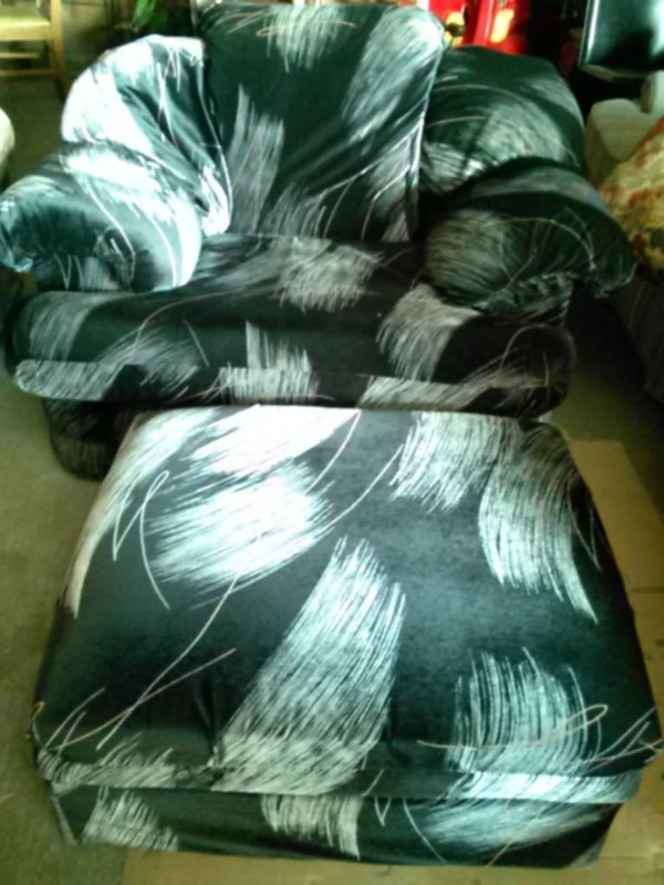 lot 6 image: AWESOME HIGH END WASHINGTON FURNITURE LIVING ROOM SET-USED IN MODEL HOME