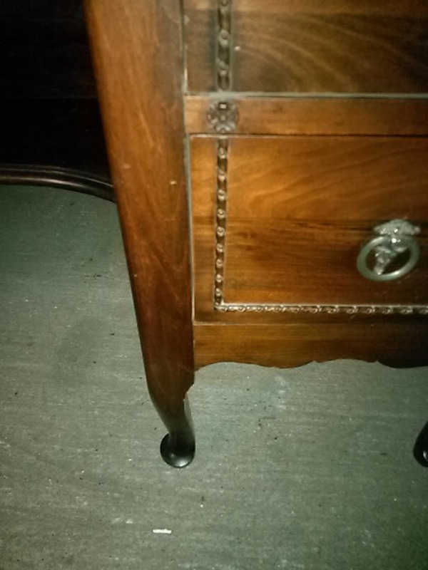 lot 15 image: STUNNING ANTIQUE VANITY-MINT CONDITION