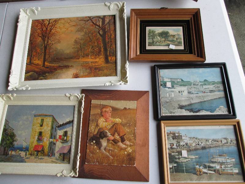 Lot of assorted wall dcor ...
