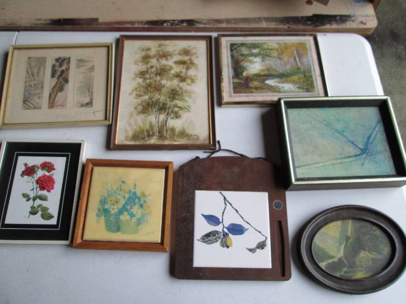 Lot of assorted wall decorative art...
