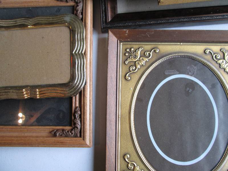 Lot of assorted picture frames...