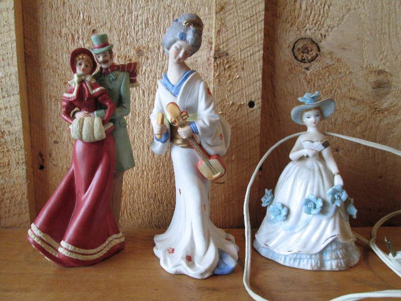 3 pretty lady figures, the shorter ...
