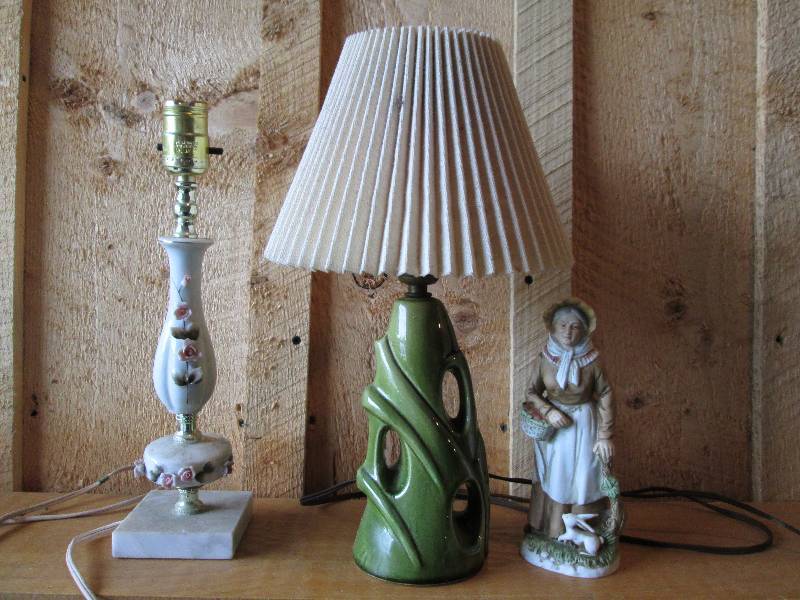 Pair of lamps, the tallest is 15 in...